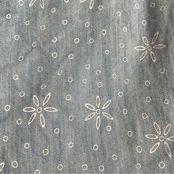 BCBGeneration Ruffled hem chambray shirt shorts Size 2 - Picture 2 of 6